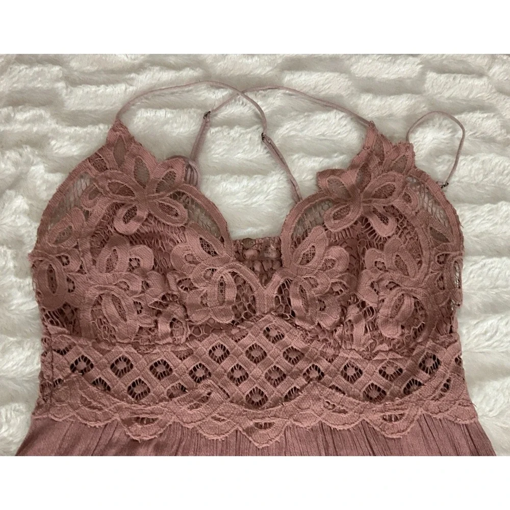 Free People One Size M Adela Dusty Rose/ Mauve Slip Dress Crocheted Lace V Neck